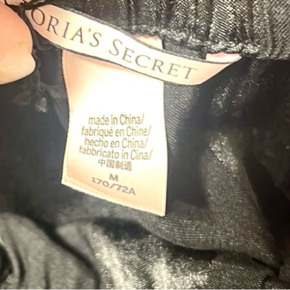 Victoria’s Secret, Black Satin Jacquard 2-Pc Lounge Pajama/Robe Set,Size M/L - Picture 12 of 15